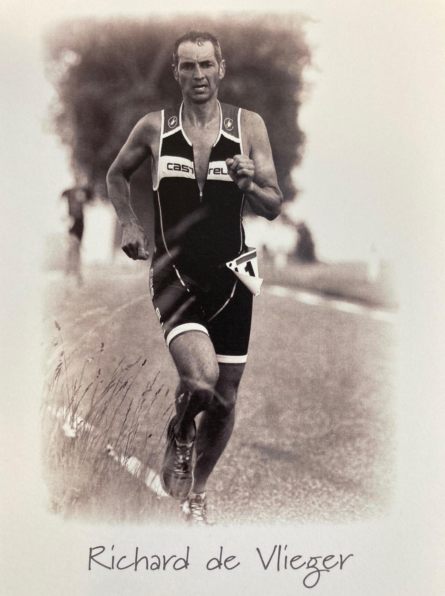 Diep getroffen zijn wij door het overlijden van onze directeur